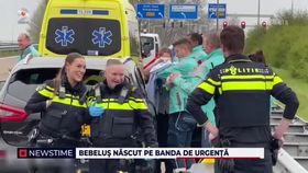 Bebeluș născut pe banda de urgență